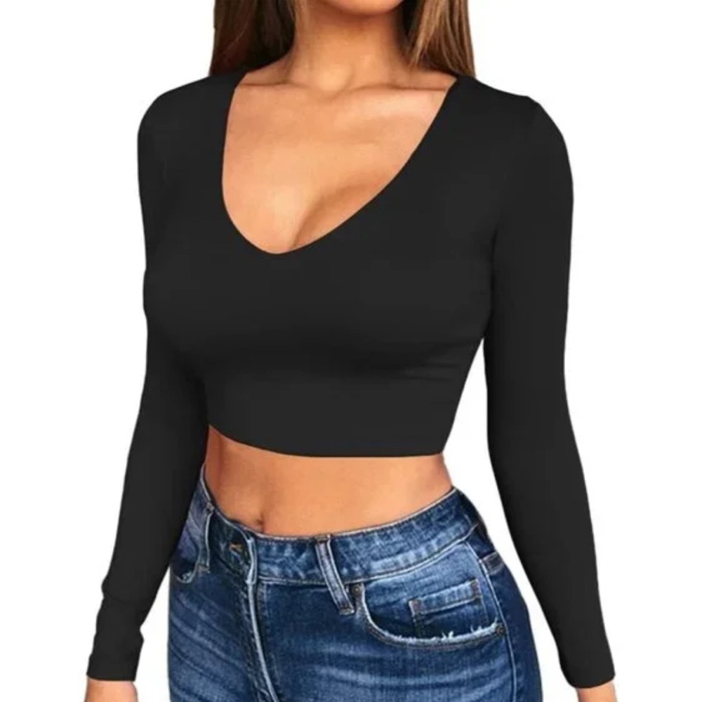 NWT PRETTYLITTLETHING BLACK LONG SLEEVE CROP TOP US4